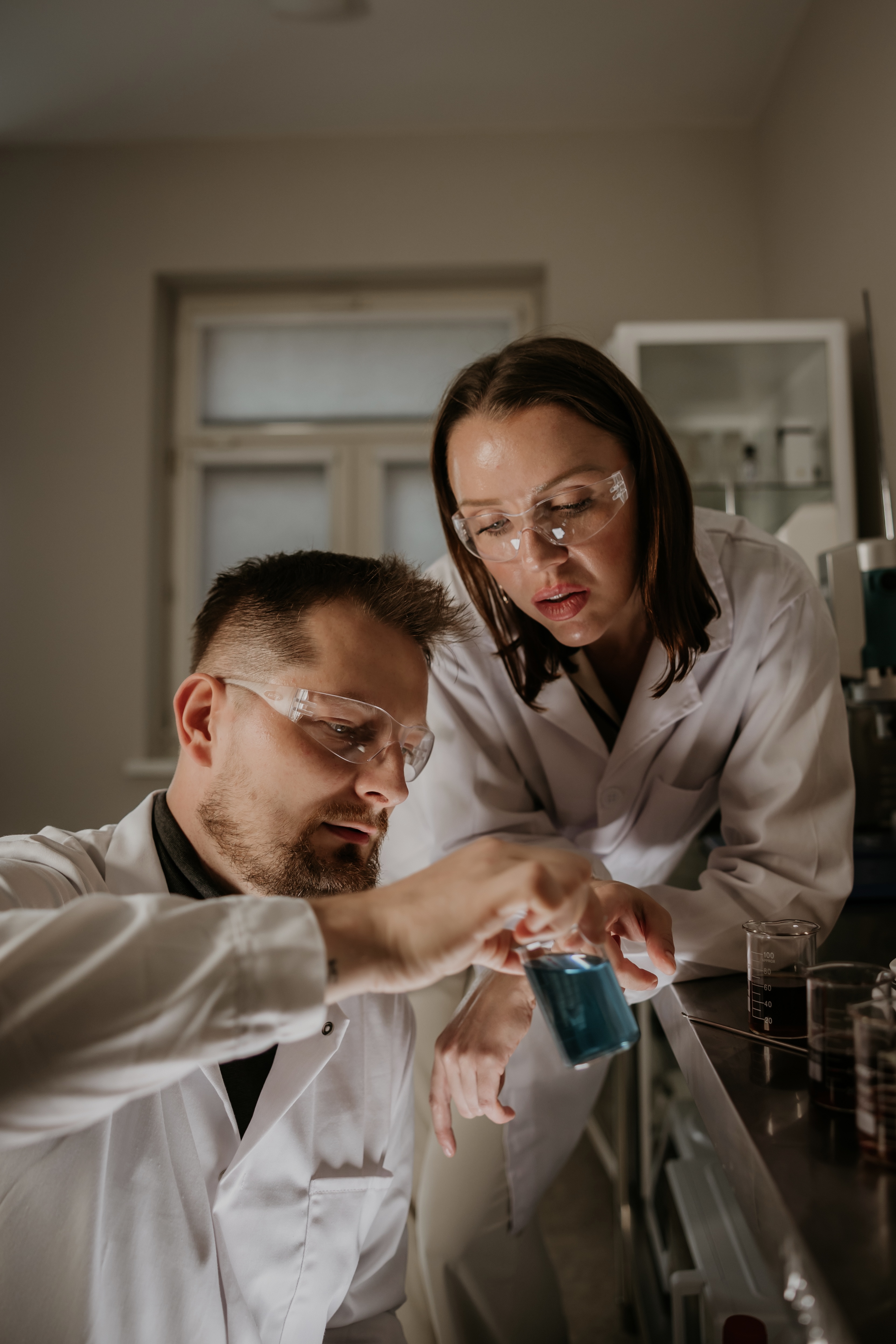 Annevien Cosmetique — praca nad formulacją w laboratorium